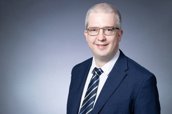 Simon Lau, &nbsp;M.A.